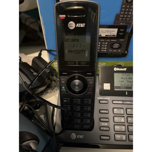 AT&T CLP99587 DECT 6.0 Expandable Cordless Phone System -‎ 5 Phones -(21) - Picture 10 of 16